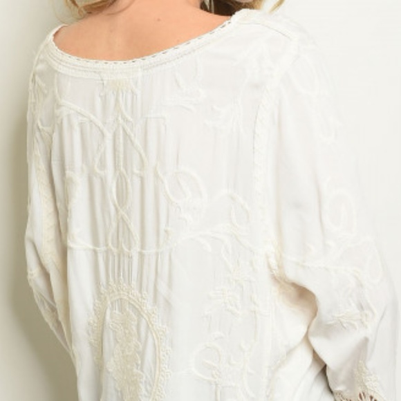 LAST 1! Crochet & Embroided top in Ivory - Picture 3 of 5